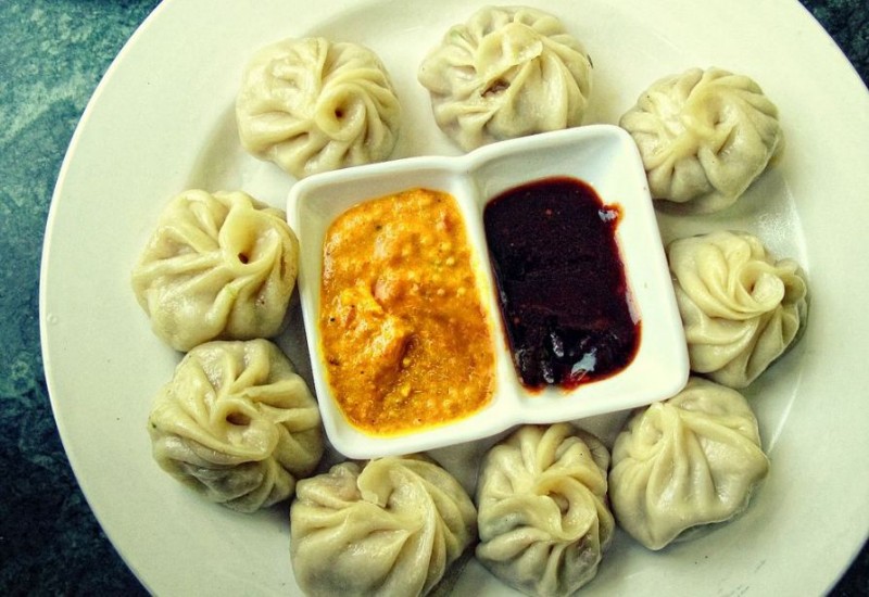 Those who eat momos should be careful, one person died in Delhi.