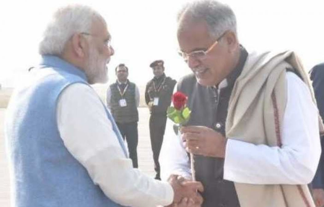 Kumaraswamy and Bhupesh Baghel meet PM Modi in the capital