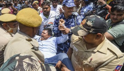 कांग्रेस ने दिल्ली पुलिस पर लगाया झूठा आरोप ? राहुल गांधी के समर्थन में उत्पात जारी