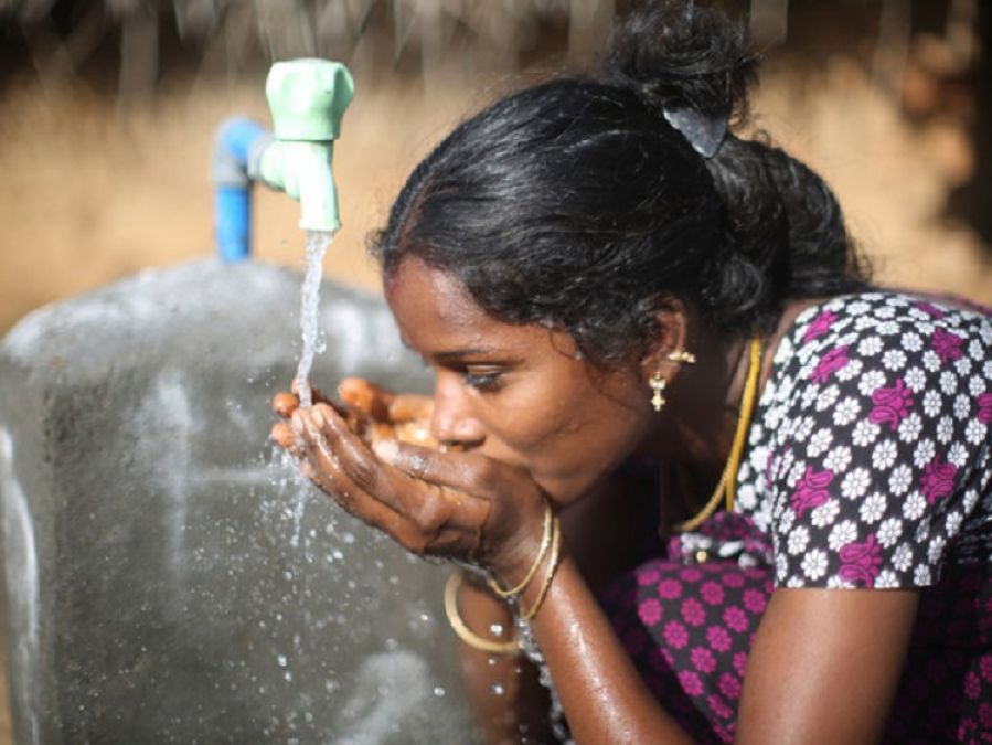 हर घर में बिजली, गैस पहुँचाने के बाद, अब गांव-गांव तक पानी पहुँचाने में जुटी मोदी सरकार