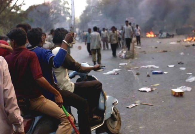 गुजरात दंगों के मामलों में 35 आरोपी बरी, कोर्ट ने राजनेताओं और छद्म-धर्मनिरपेक्ष मीडिया को भी लताड़ा
