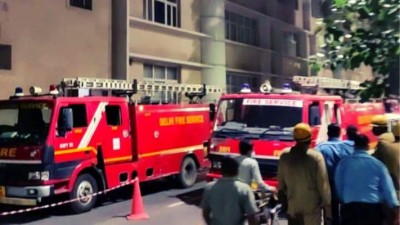 दिल्ली AIIMS में भड़की भीषण आग, दमकल विभाग की 10 गाड़ियां मौके पर