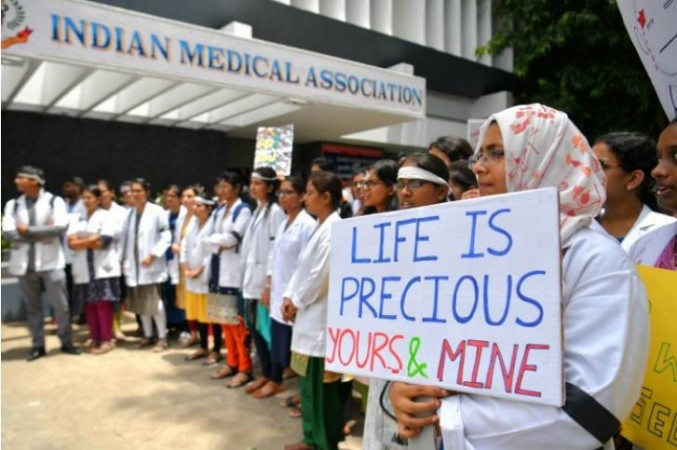 डॉक्टरों के साथ हो रही हिंसा के खिलाफ IMA का देशव्यापी विरोध प्रदर्शन, केंद्र से की यह मांग