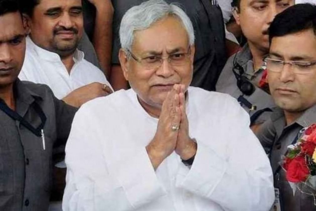 Nitish Kumar rushed to the hospital to take stock of the situation after the death of the children.