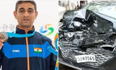 Fierce accident of international shooter Shahzar Rizvi's car