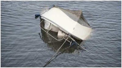 गंगा नदी में अचानक पलटी नाव, 12 से अधिक लोग हुए लापता