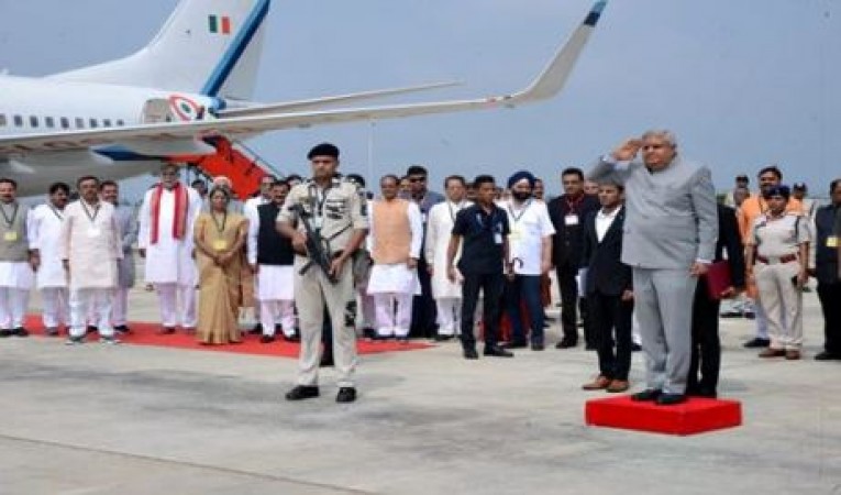 जबलपुर पहुंचे उपराष्ट्रपति जगदीप धनखड़, योग दिवस के कार्यक्रम में होंगे शामिल