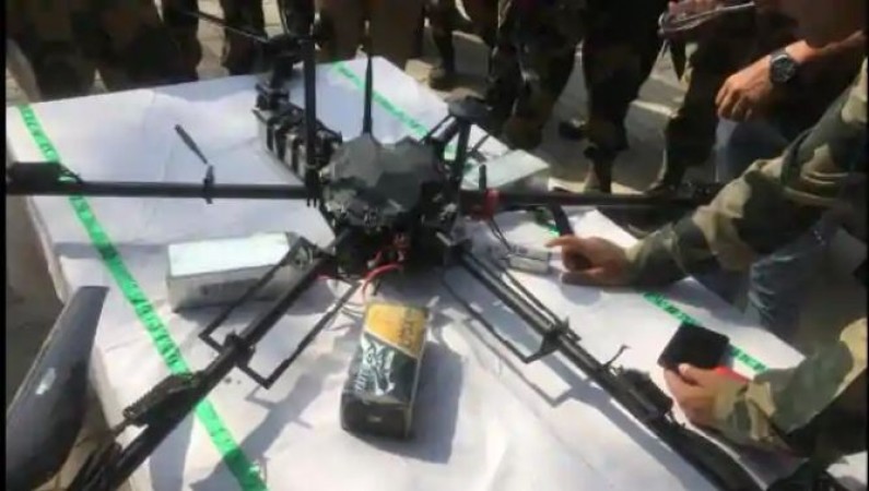 भारतीय सेना ने मार गिराया पाक का जासूसी ड्रोन, हथियार भी बरामद