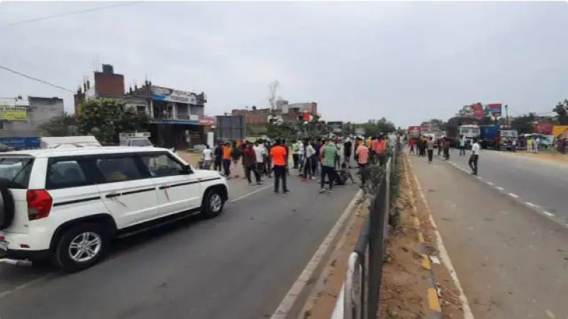 Agneepath: Attempts to jam the highway in Sant Kabirnagar, the protesters ran away on seeing the UP Police