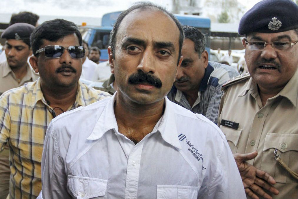 Gujarat sacked IPS officer Sanjeev Bhatt charged with life imprisonment
