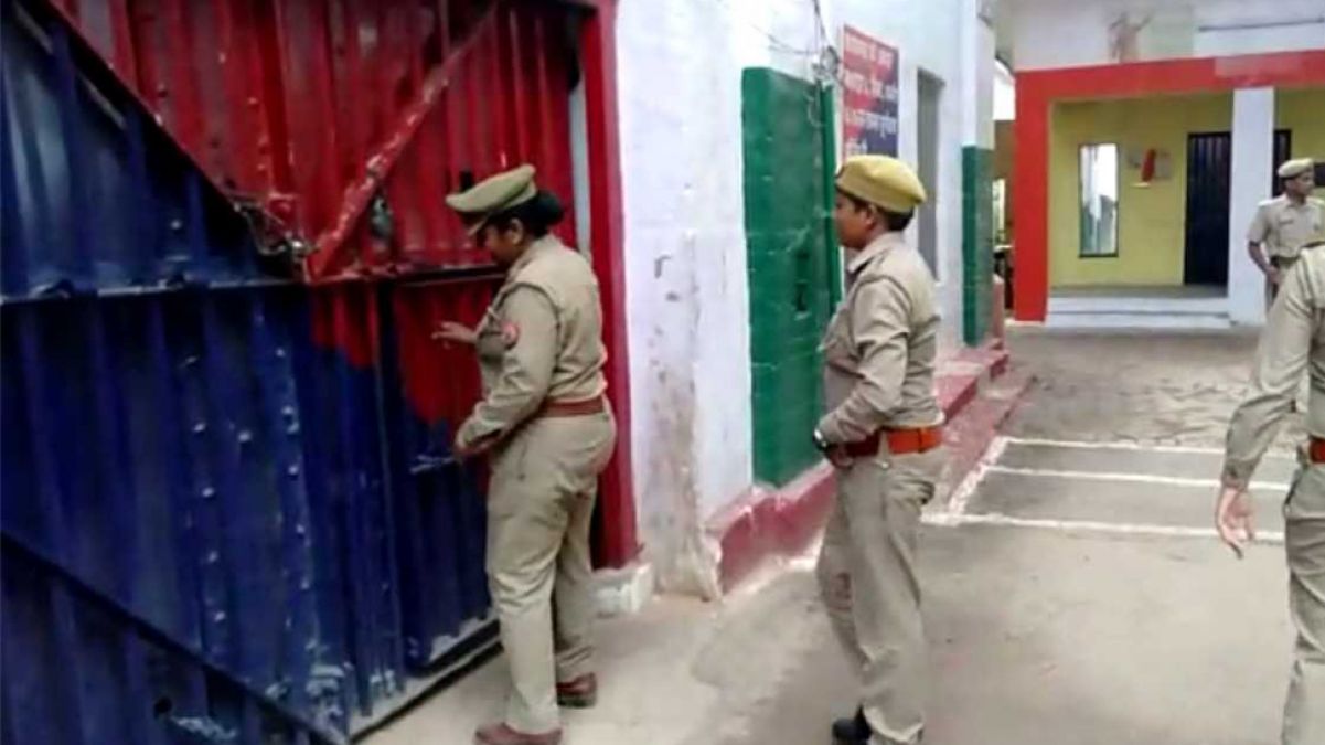 Police raided in Rae Bareli district jail, found shocking stuff