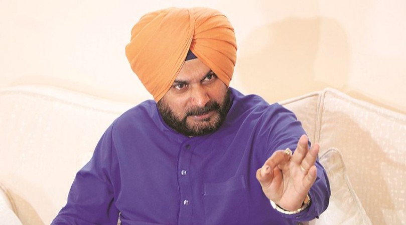 Police reaches Navjot Singh Sidhu's house, missing for long time