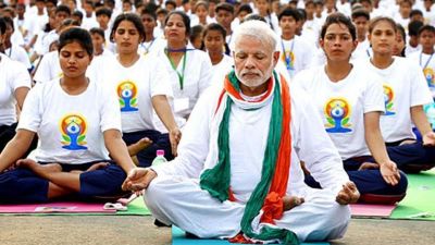 International Yoga Day :PM Modi performs asana in Ranchi