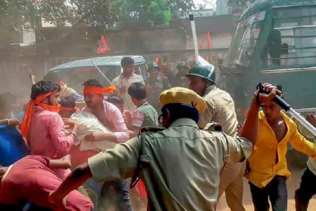 West Bengal: BJP team arrives in Bhatpara, Chant slogan Mamata Banerjee Hi-Hi