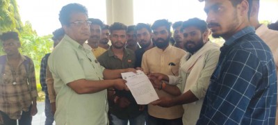 Memorandum submitted by Akhil Bharatiya Vidyarthi Parishad to the collector against the question in Madhya Pradesh PSC exam