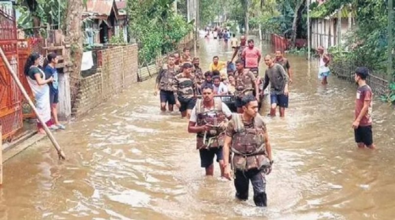 असम बढ़ से बढ़ी लोगों की परेशानी, 30 से 40 हजार घर हुए क्षत्रिग्रस्त