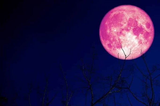 Strawberry Moon 2021: 24 जून को दिखेगा अनोखा खगोलीय नज़ारा, लोगों देखेंगे चाँद का खास रूप