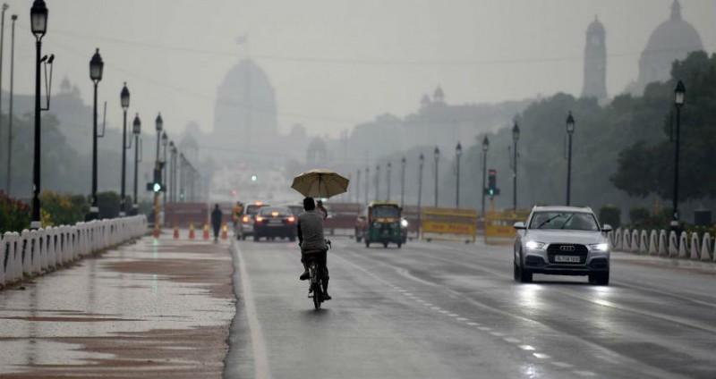 दिल्ली में जमकर हो रही बरसात, इन शहरों में भी बारिश के आसार