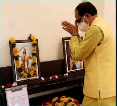 CM Shivraj pays humble tribute on sacrifice day of great Veerangana Rani Durgavati