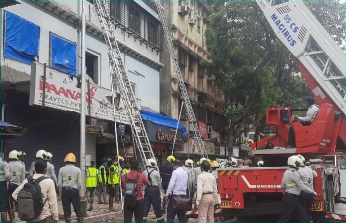 A portion of a building collapsed in Fort area of Mumbai, 40 people rescued