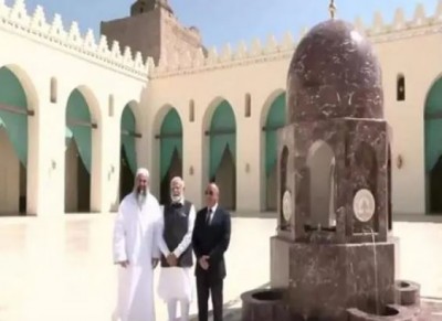 Egypt: 1000 साल पुरानी मस्जिद में पहुंचे पीएम मोदी, बोहरा समुदाय के लोगों ने किया भव्य स्वागत, भारत से है गहरा कनेक्शन