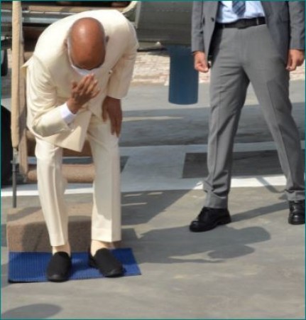 After reaching his village, President Kovind bowed his head and foreheaded with clay