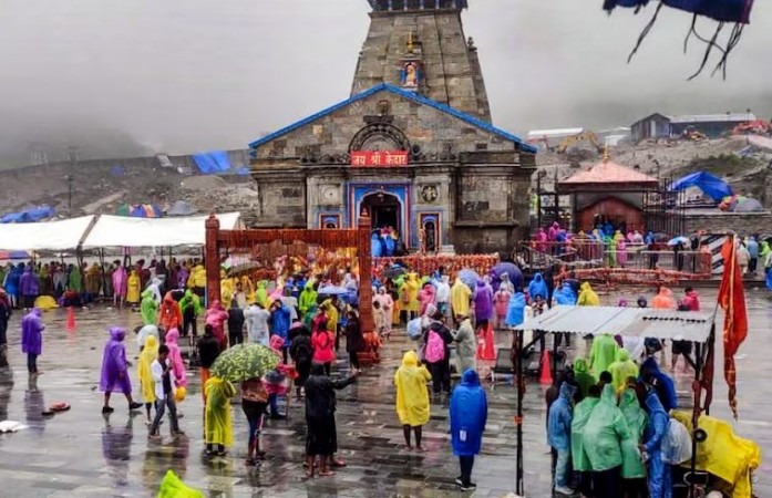 फिर शुरू हुई केदारनाथ यात्रा, उत्तराखंड में भारी बारिश के लिए रेड अलर्ट जारी