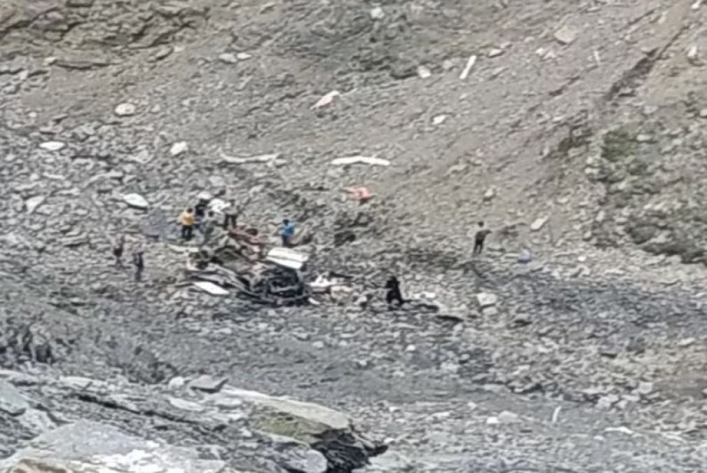 जम्मू-कश्मीर : जानलेवा बनी शोपियां की खाई, छात्रों का टेम्पो गिरने से 11 मौत