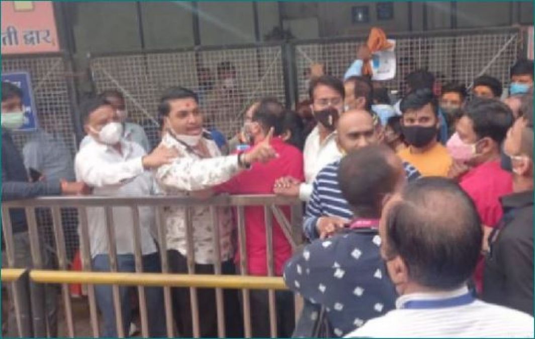 BJP leader dispute with security guard at Ujjain Mahakal temple