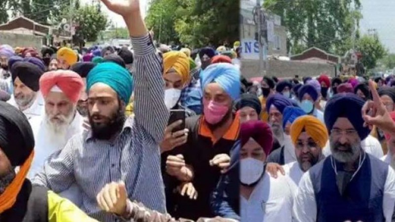 Two Sikh girls kidnapped and converted to Islam, protest started on the streets
