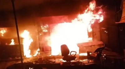 ऑटो पार्ट्स की दुकान में लगी भीषण आग, लाखों रुपए का माल जलकर हुआ खाक