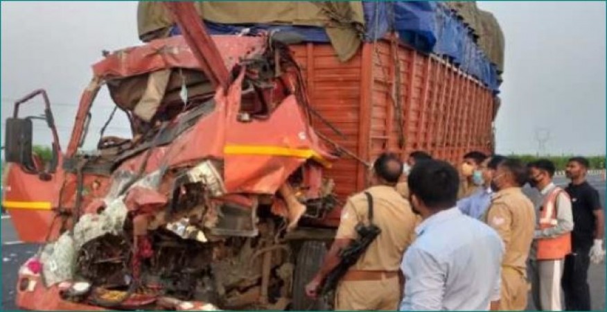 UP: 5 killed in major accident on Agra-Lucknow Expressway