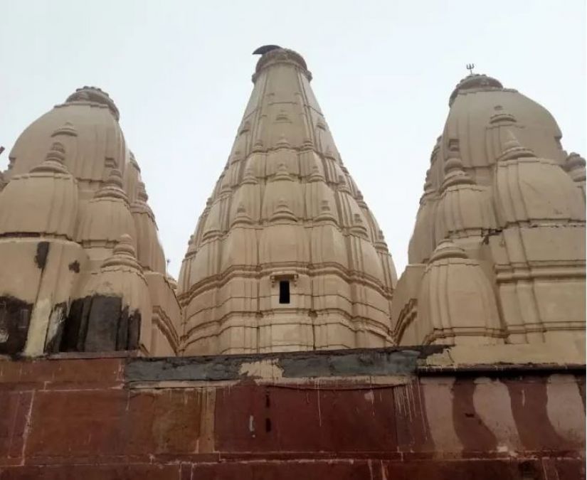 Varanasi: Celestial lightning falls on the top of Mandhateshwar Mahadev temple, top part broken