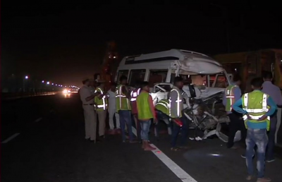 Massive collision of tempo and truck, three killed, 10 injured