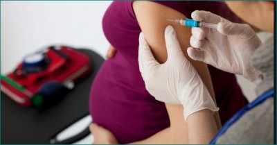 How safe is Covid vaccines while pregnancy? Read govt guidelines