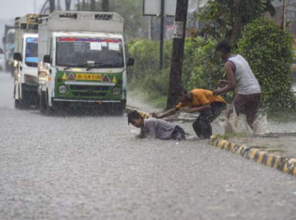 Kejriwal's Delhi model failed! Capital waterlogged in first rain of the monsoon