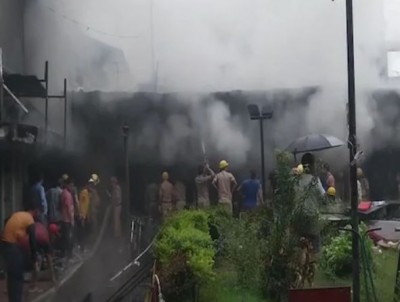 बिहार के हथुआ मार्केट में लगी भयंकर आग, जलकर ख़ाक हुई कई दुकानें