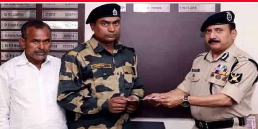 BSF gives help of Rs. 10 lakh to soldier who lost everything in Delhi violence