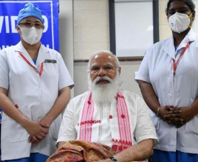 Nurses vaccinating PM Modi said this, you will be surprised to hear it