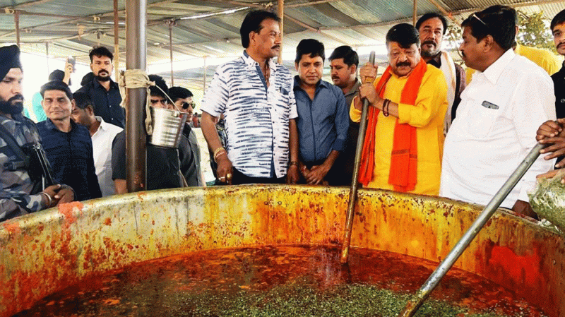 Mahabhandara held in Indore, two and a half million people received offerings of Pitreshwar Hanuman