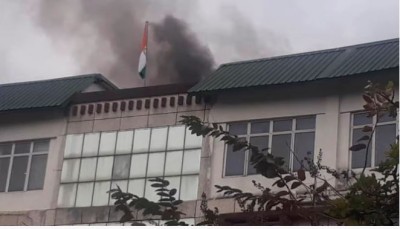 चुनाव के बीच मुख्यमंत्री कार्यालय में लगी भयंकर आग, मचा हड़कंप