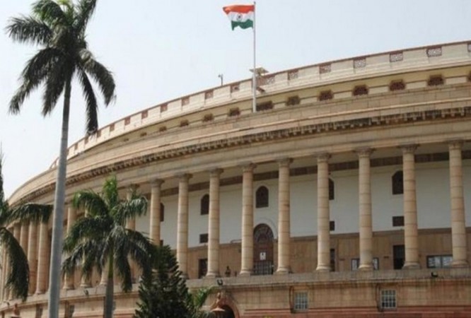 भारत की संसद पहुंचा कोरोना वायरस, सांसदों ने किया ऐसा काम