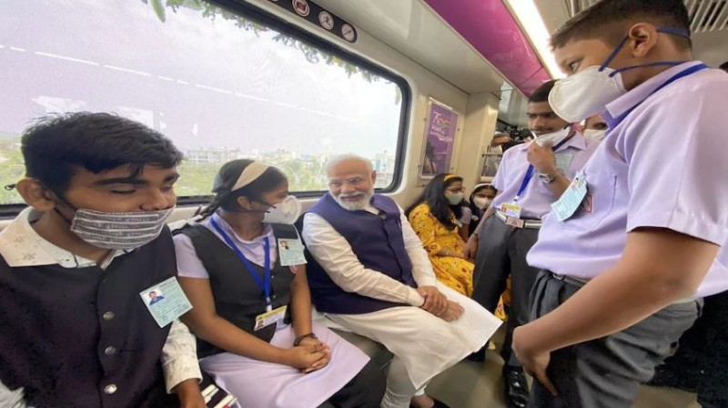 Modi goes on a journey with school children, interacts with common people
