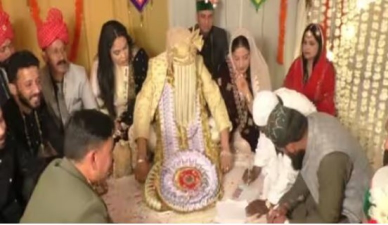 मुस्लिम जोड़े ने हिंदू मंदिर में रचाई शादी, जानिए वजह