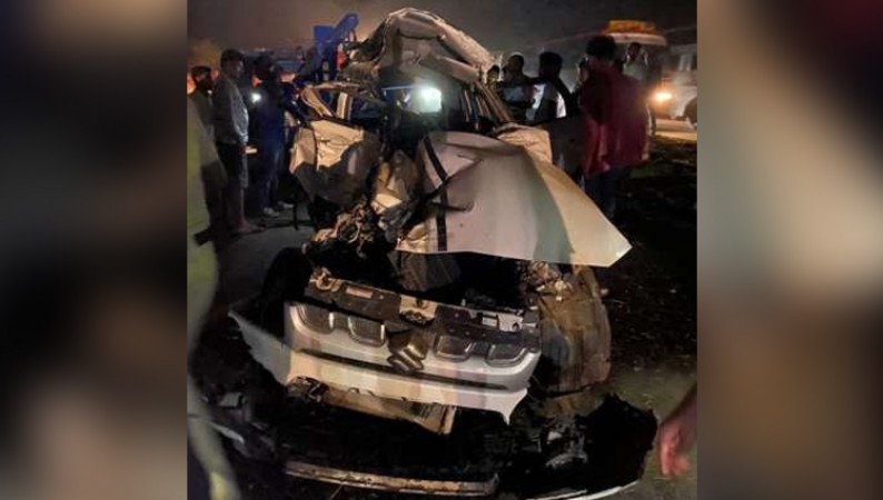 Tragic road accident in Karnataka, 13 killed, 5 injured as two cars collide