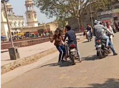Girl started high voltage drama after bike touched Scooty by mistake, Details Inside''