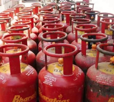 Big relief before Holi, LPG cylinder prices  reduced