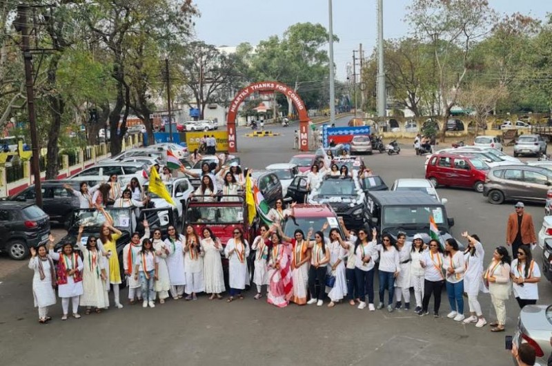 विश्व शांति के लिए इंदौर की 'नारी शक्ति' ने उठाई आवाज़, महिला दिवस पर दिया अमन का सन्देश
