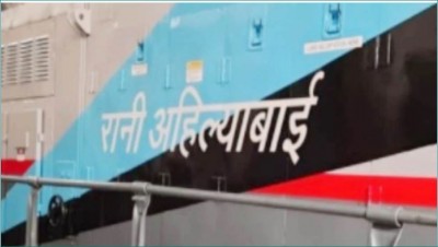 International Women's Day: Railways has written the names of the country's heroes on the train engine