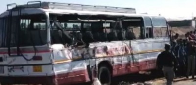5 people lost their lives in a truck and bus collision